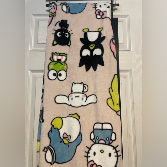 NWT Hello Kitty and Friends Plush Throw Blanket - Picture 2 of 2